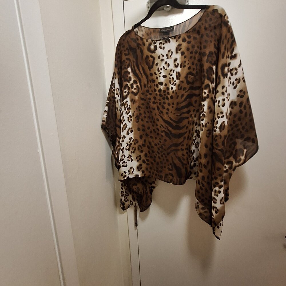 ASHLEY STEWART TOP. - Picture 2 of 5